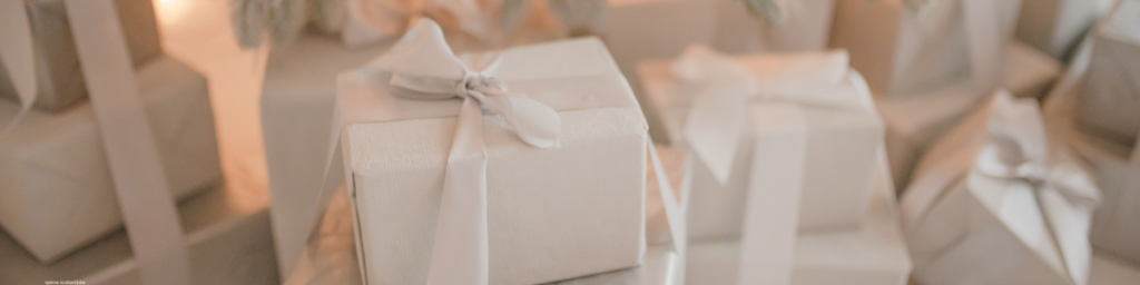 banner articolo idee regalo utili immagine con regali