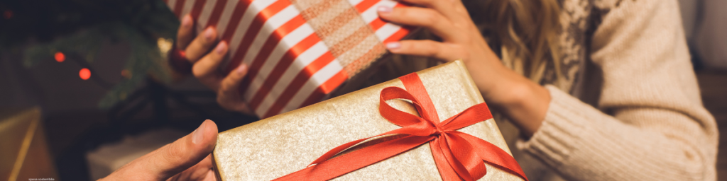 banner articolo regali di natale last minute immagine con pacchi di natale