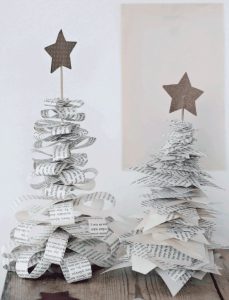 albero di Natale alternativo - ritagli giornale